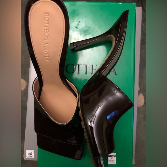 Bottega Veneta
Bottega Veneta Square Toe Sandals - Picture 8 of 16